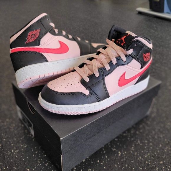 Nike Air Jordan 1 Mid GS Black Pink Crimson Atmosphere Size 6Y (Women’s 7.5) - Picture 1 of 12